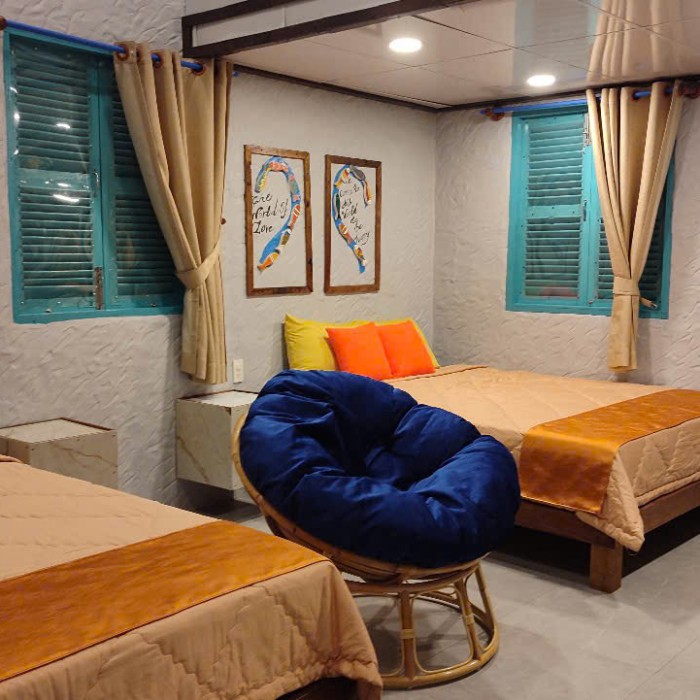 First Floor Family with Sea View